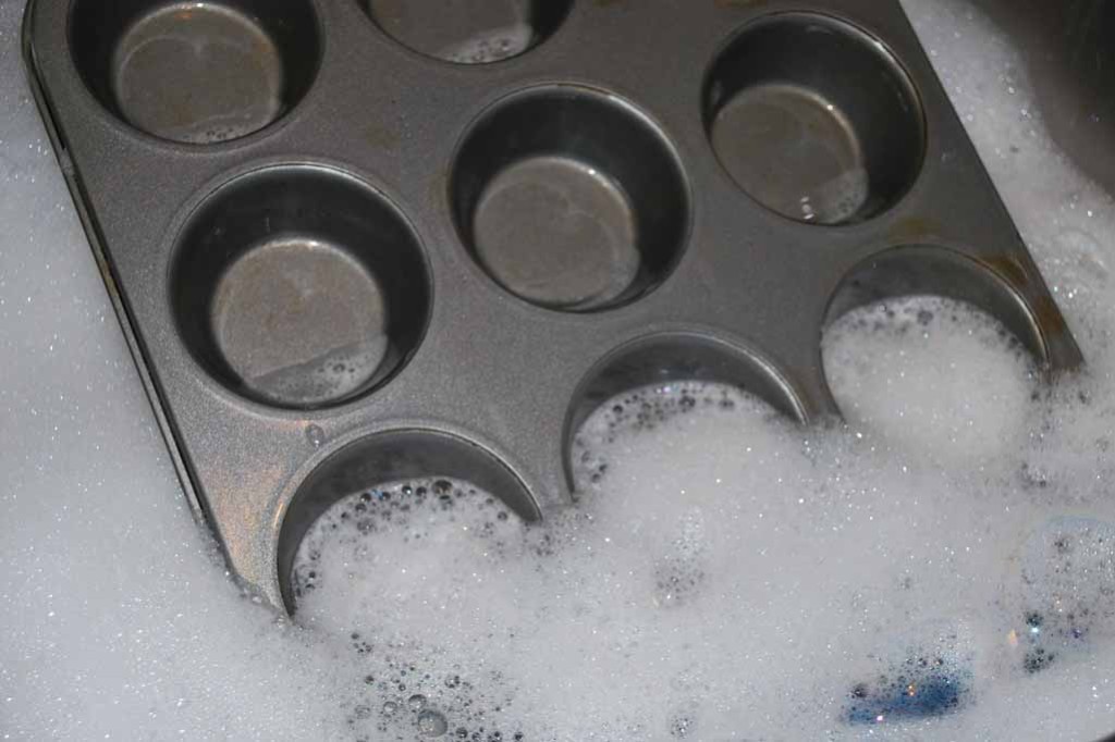 Washing muffin pan