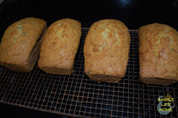 Cooling bread