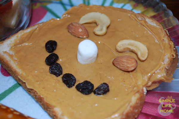 peanut butter funny face sandwich